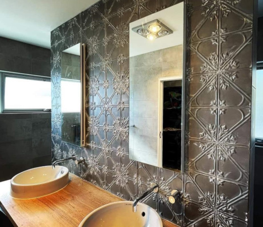 apm_crystal_vintage_bathroom_1